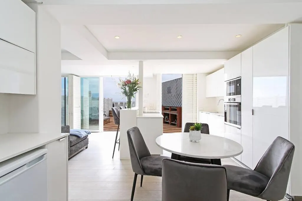 Modern & Luxurious Seaside Apartment Le Cap